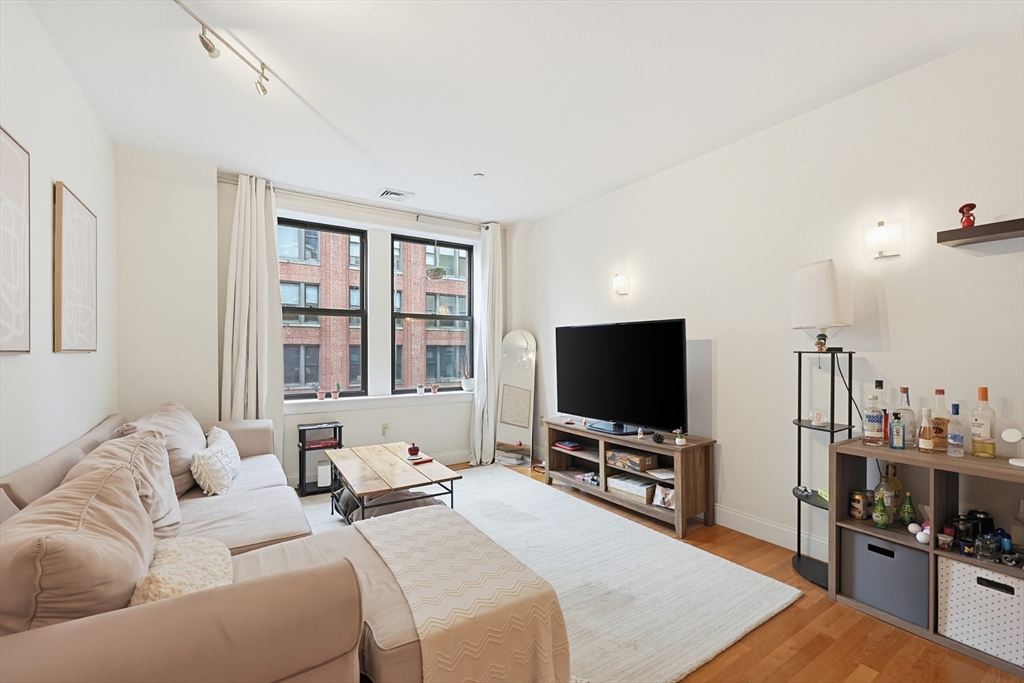 42 Beach St #6B in Boston
