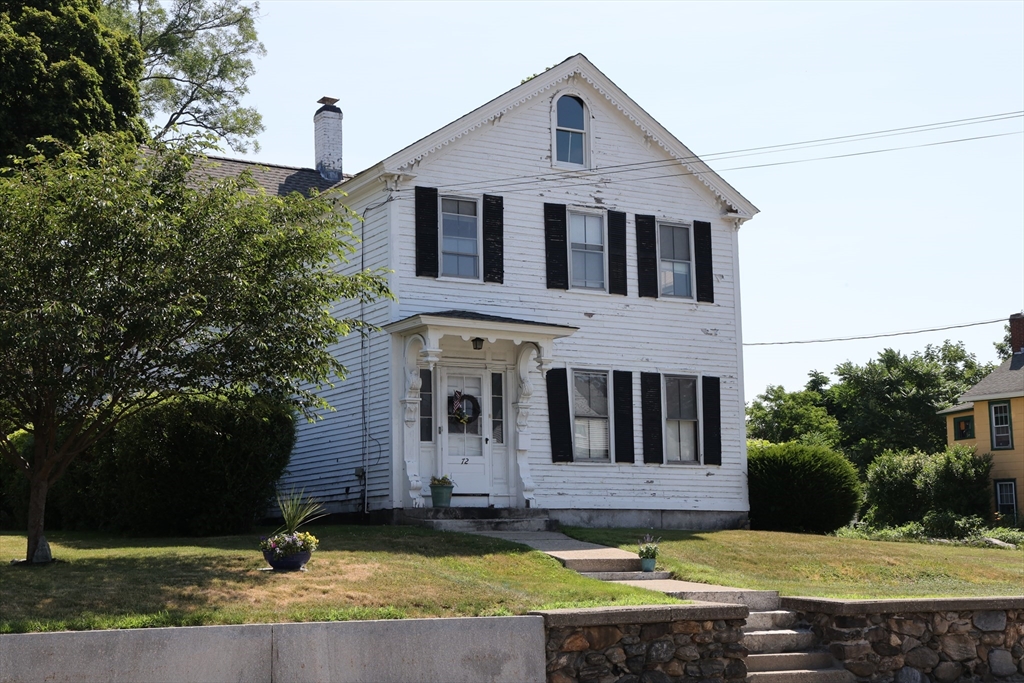 72 N Main St in Millbury