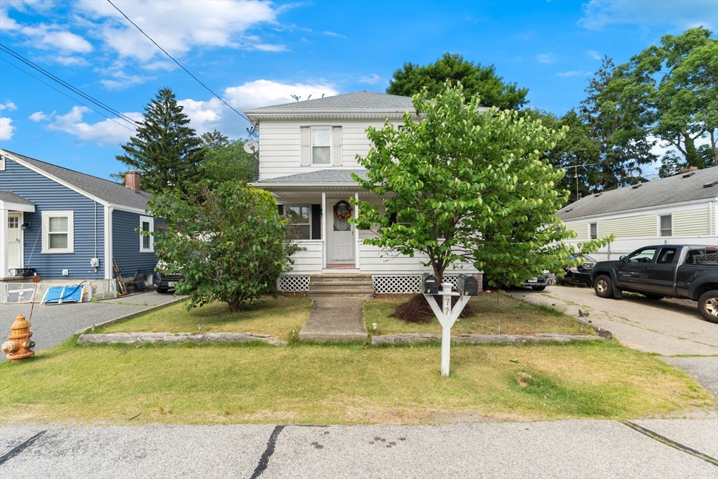 77 Haig Ave in Seekonk
