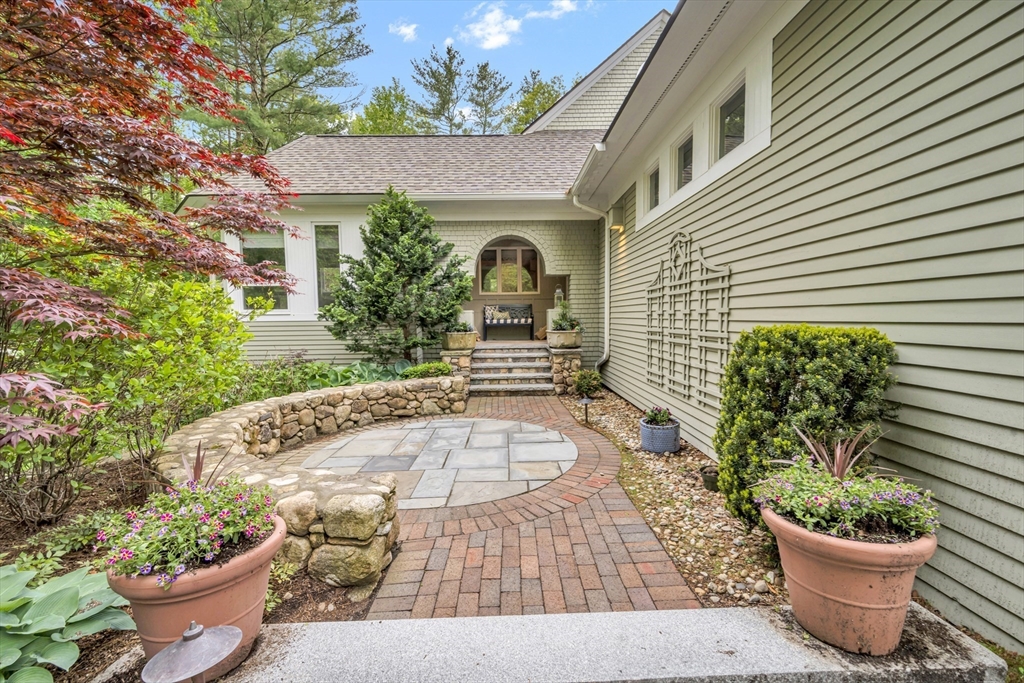 43 Country Club Way in Ipswich