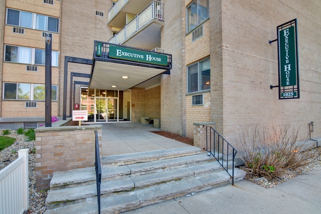 1025 Hancock St #10C in Quincy