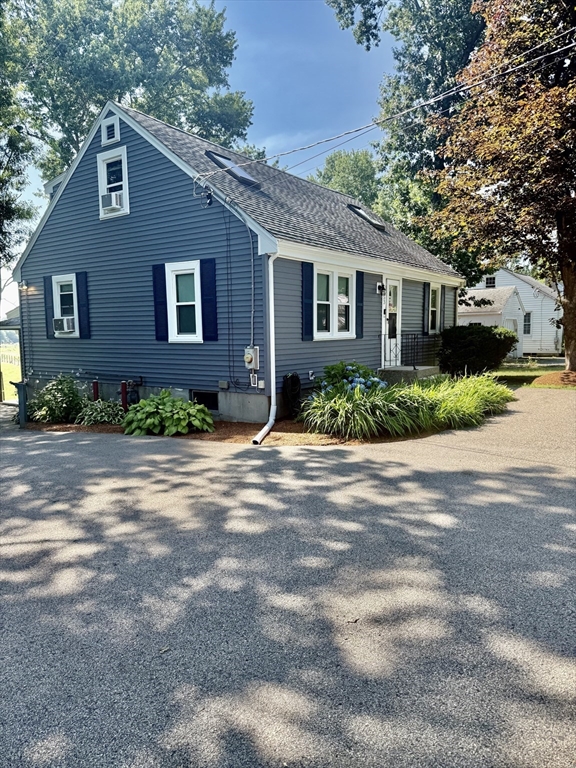353 Plain St in Millis
