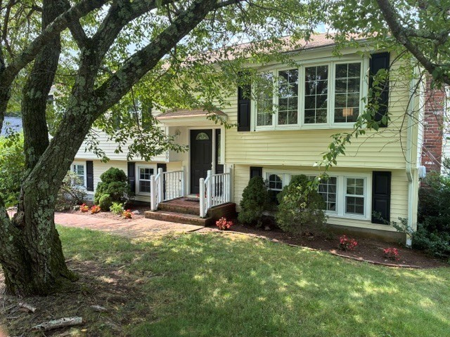 560 Allen Ave in North Attleboro