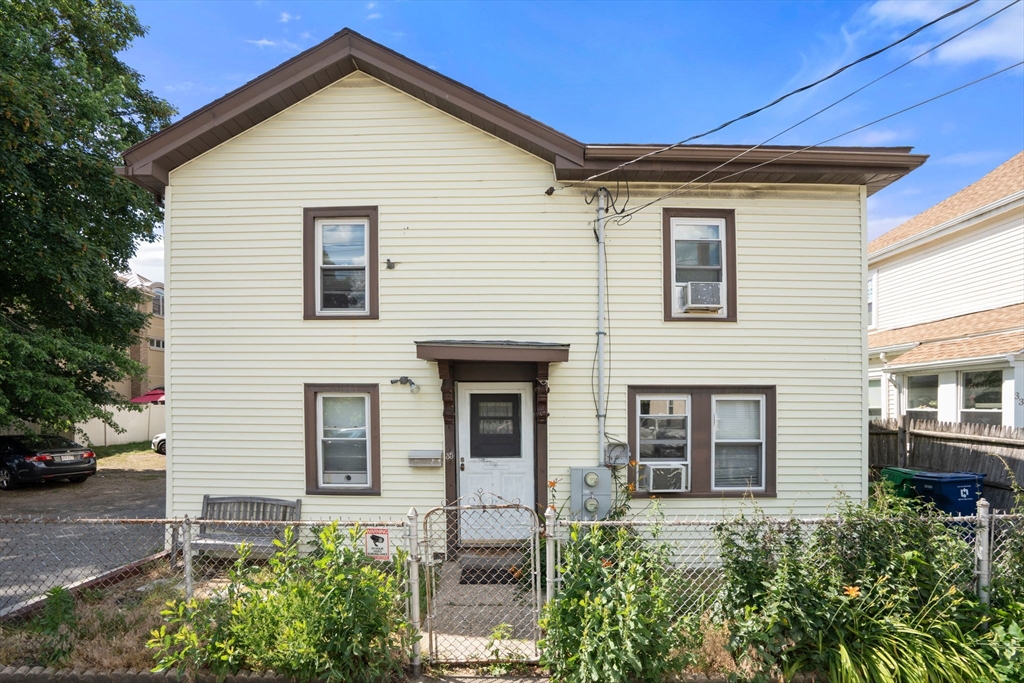 35 Middle St in Newton