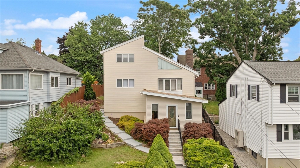 75 Andrews St in Medford