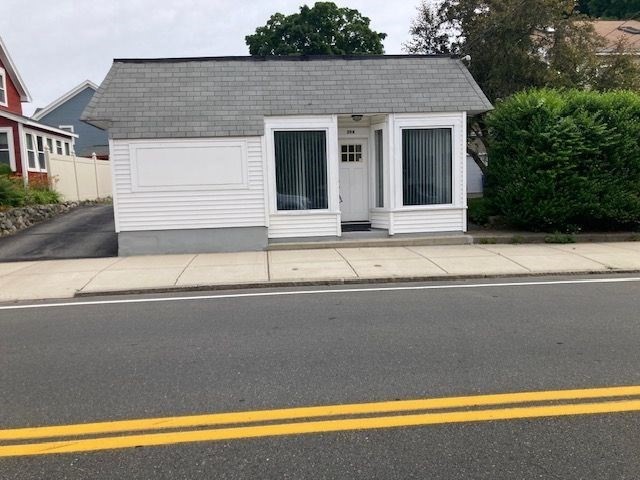 294 Water Street in Wakefield