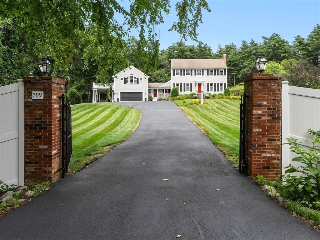 799 Hanover St in Hanover