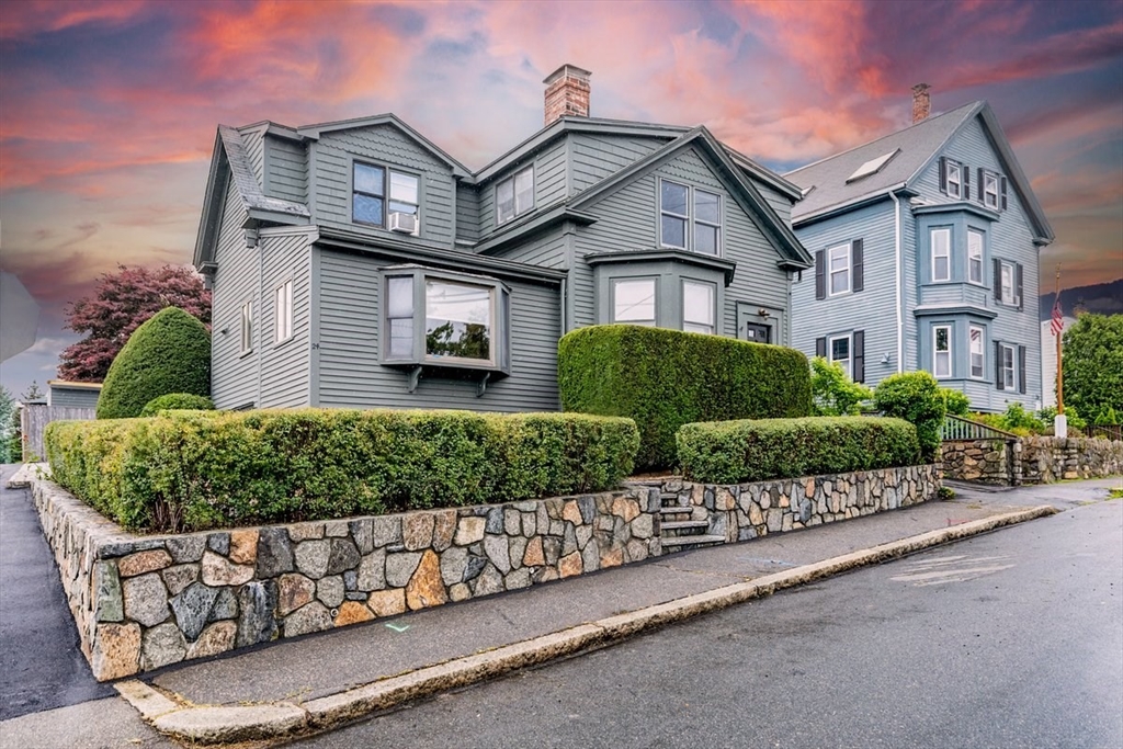 24 Pond Street #1 in Marblehead