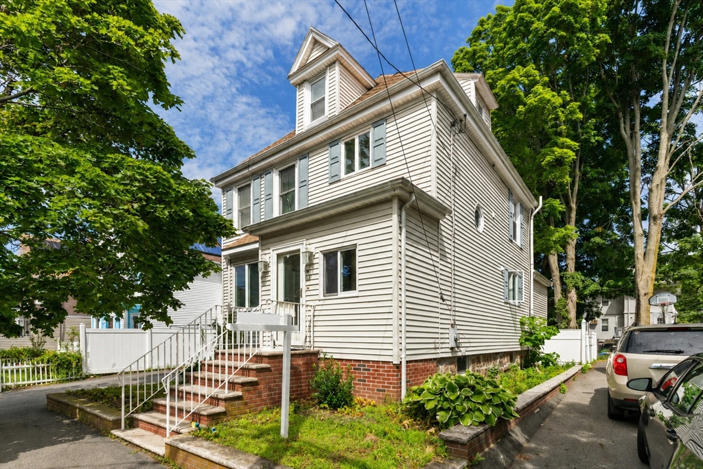 11 Jackson St in Saugus