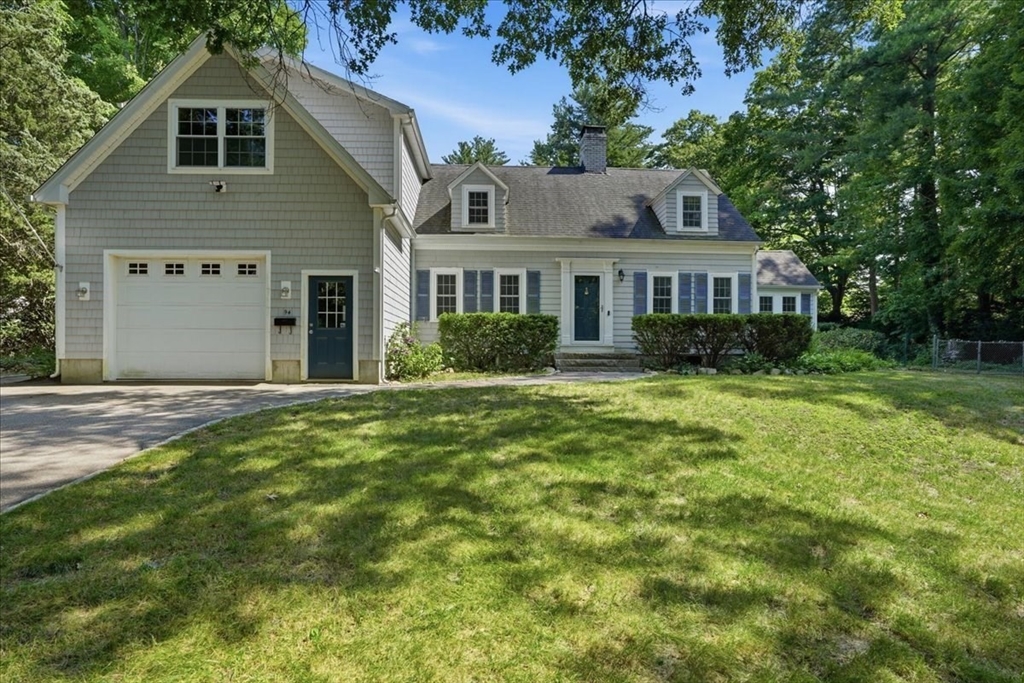 94 High St in Hingham