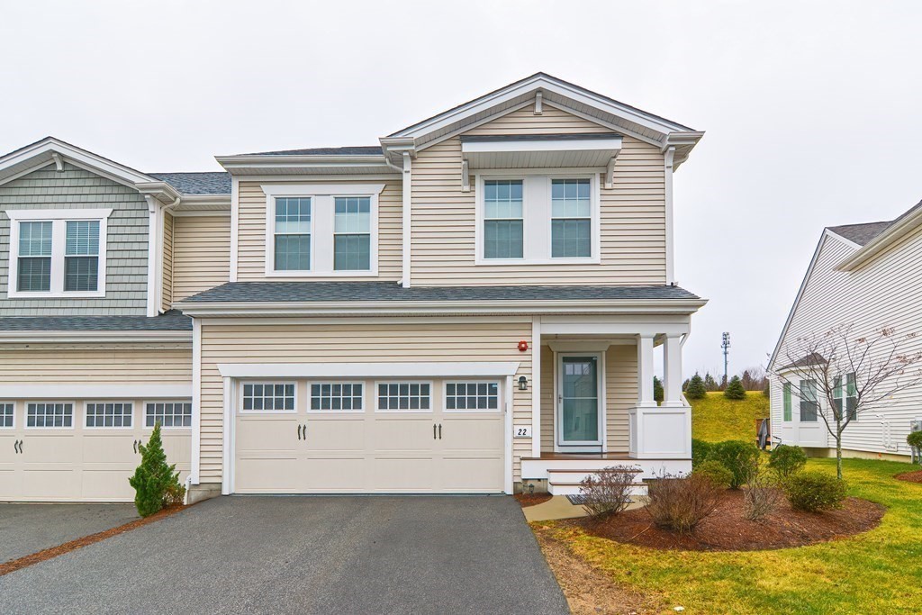 22 Locust Ln #22 in Hopkinton