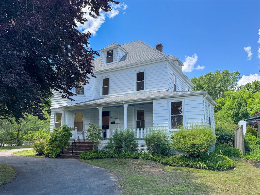 187 Humphrey St in Marblehead