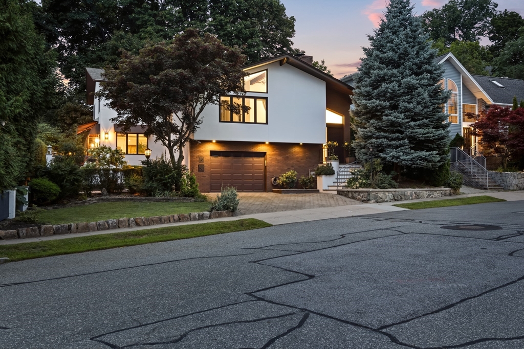 18 Roosevelt Rd in Medford