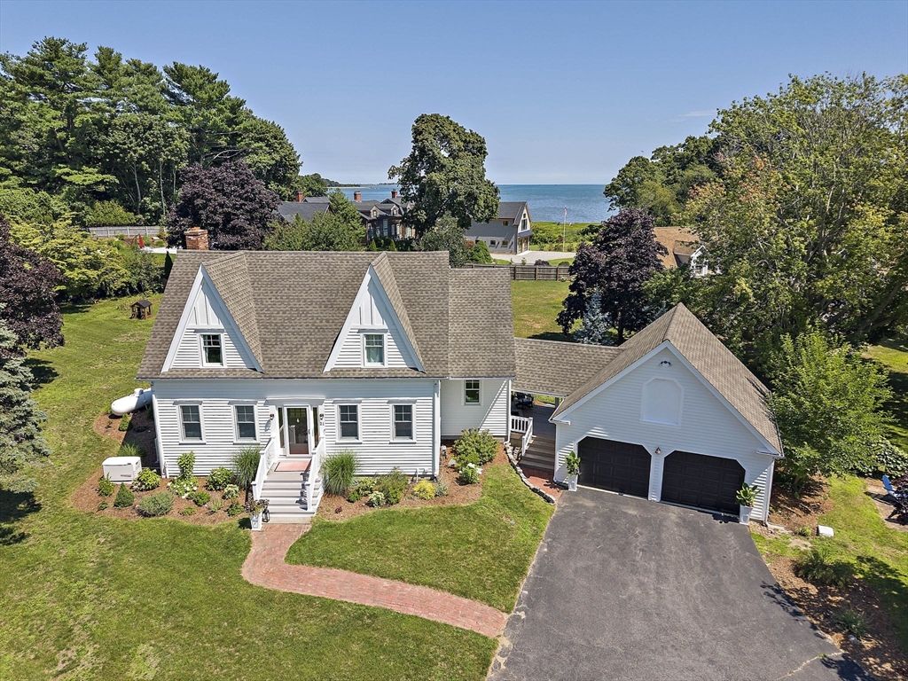21 Hicks Point Rd in Duxbury