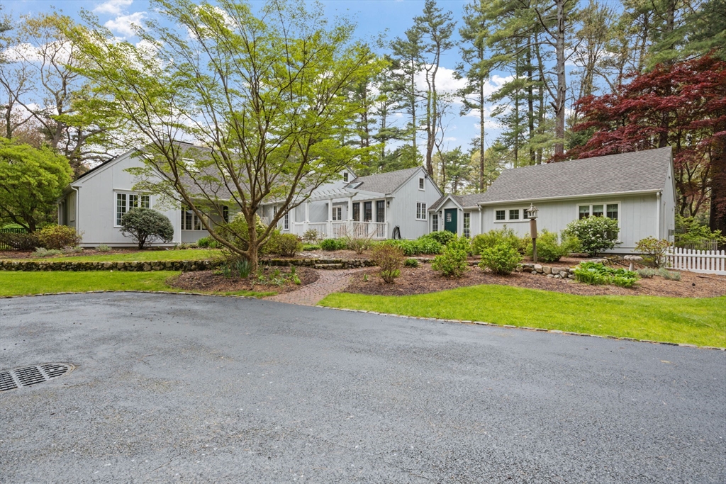 908 Main St in Norwell