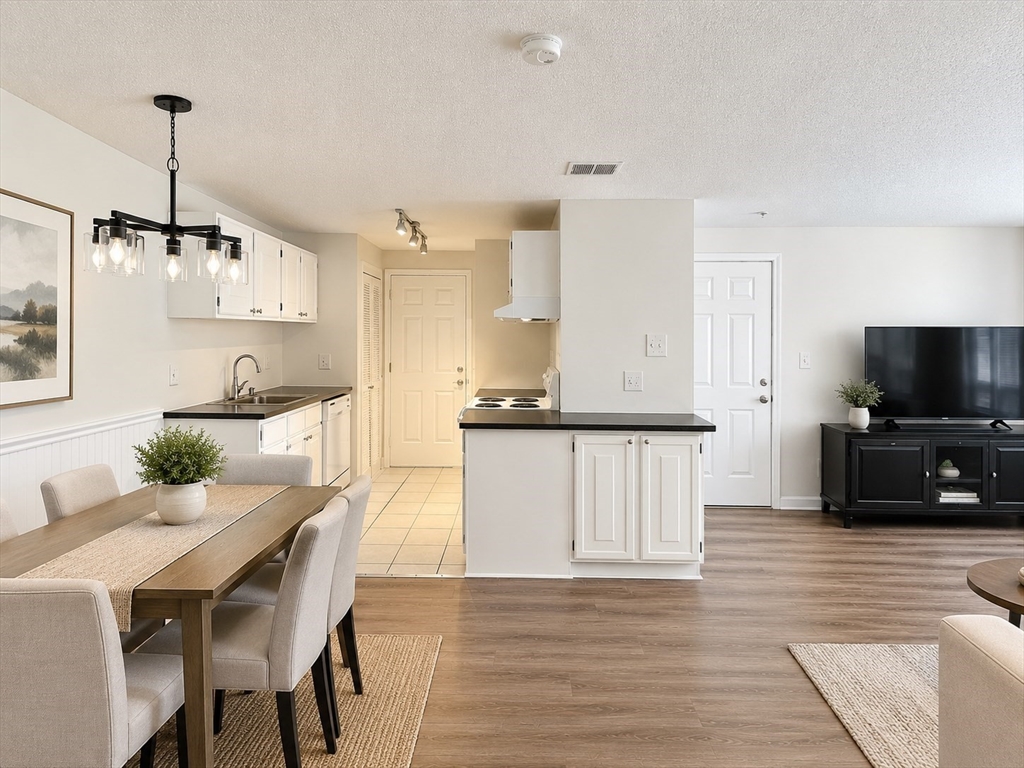 14 Walden Dr #4 in Natick