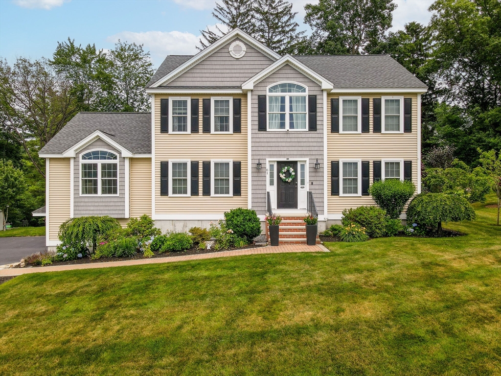 61 Saddle Rd in Dracut