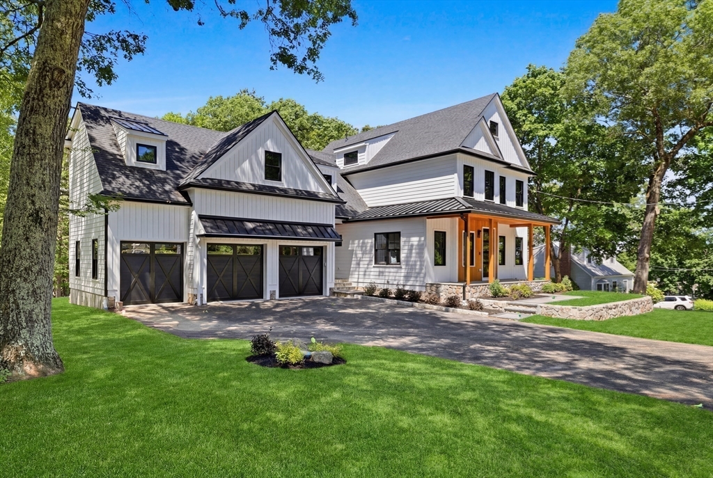 4 Foster Rd in Burlington