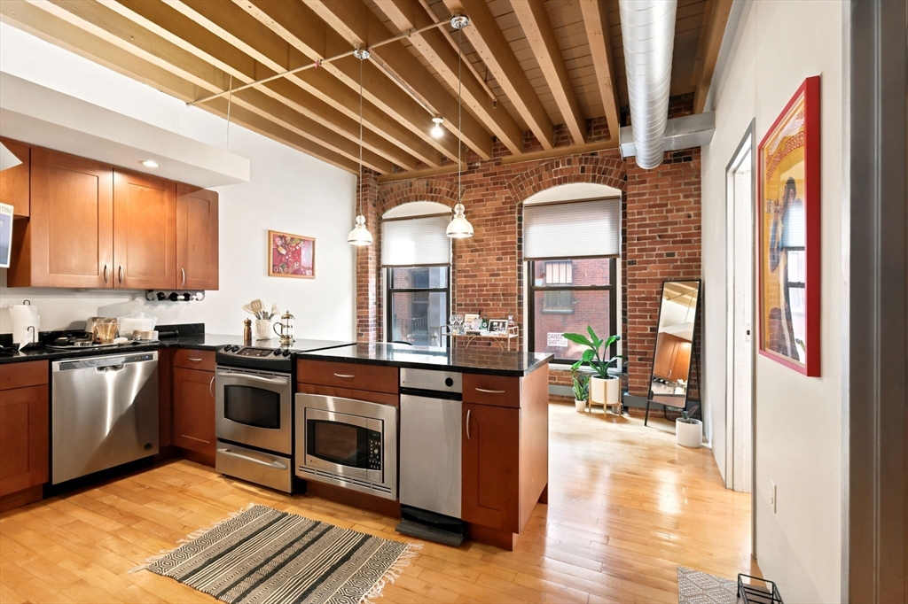 111 Beach St #3B in Boston