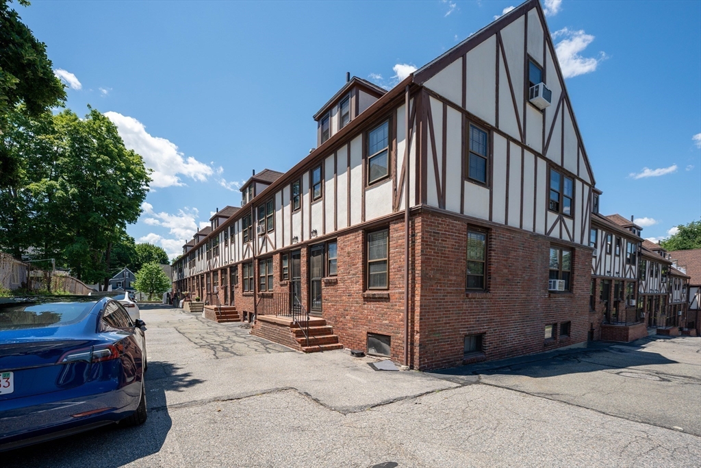 247 Washington St #11 in Winchester