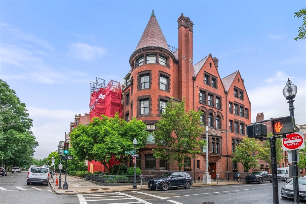 20 Gloucester St #3 in Boston
