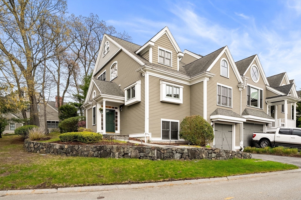 127 JOHNSON WOODS DR #127 in Reading