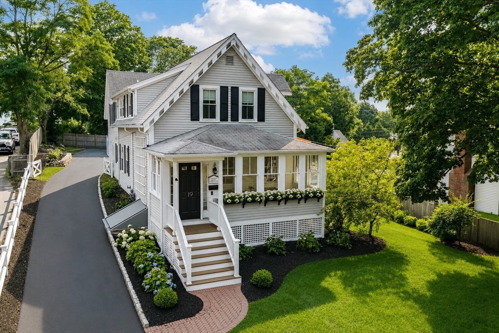 19 Hersey St in Hingham