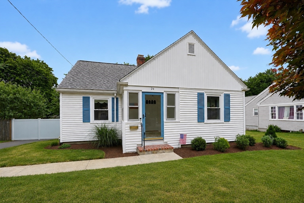 24 Oak St in Medfield