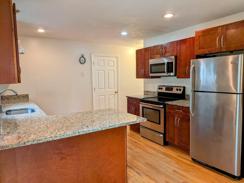 12 Woodbury Ct #12 in Salem