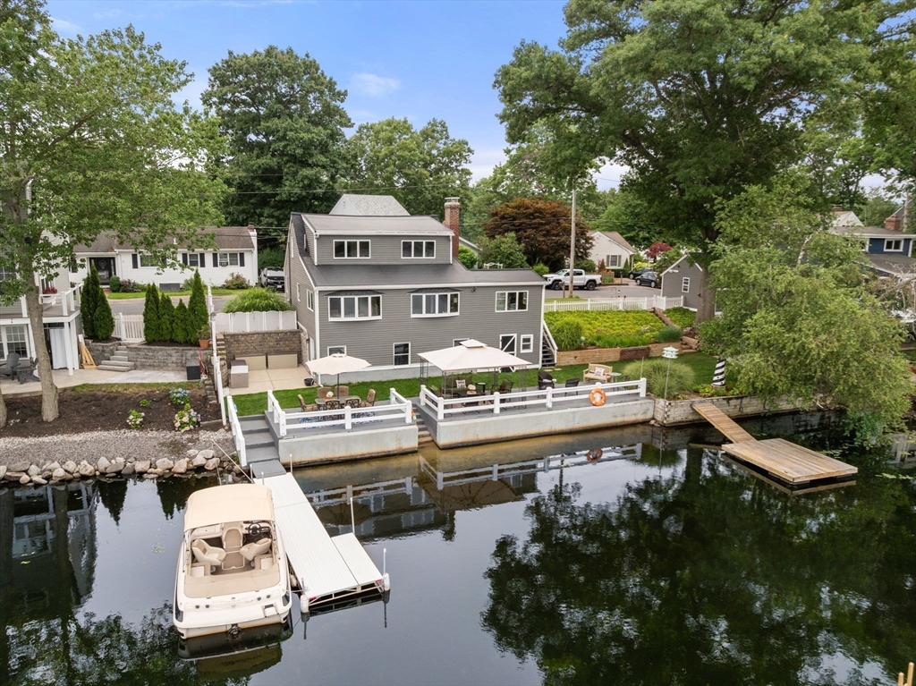 32 Treasure Island Rd in Plainville