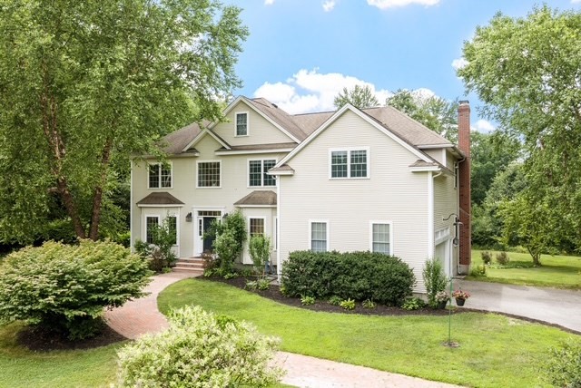 18 Lawrence St in Pepperell
