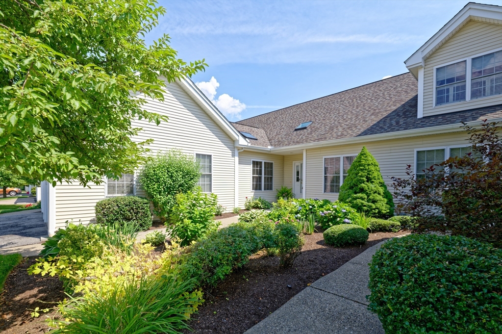79 Orchard Meadows Drive #79 in Shrewsbury