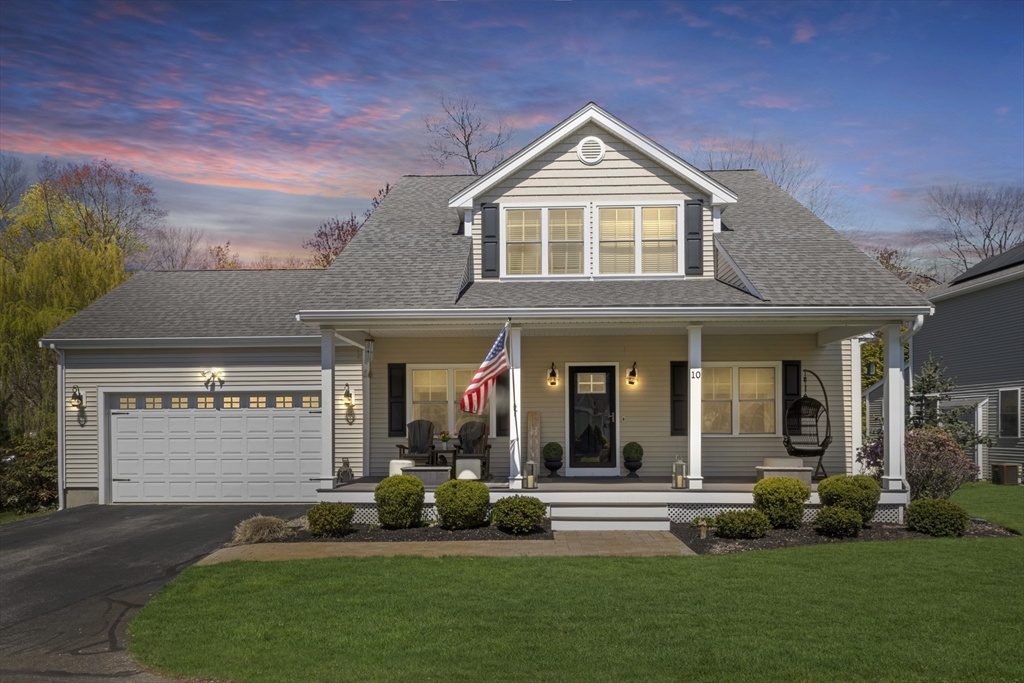 10 Charles View Ln #10 in Medway