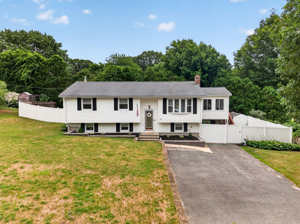 12 Clearwater Dr in Plymouth