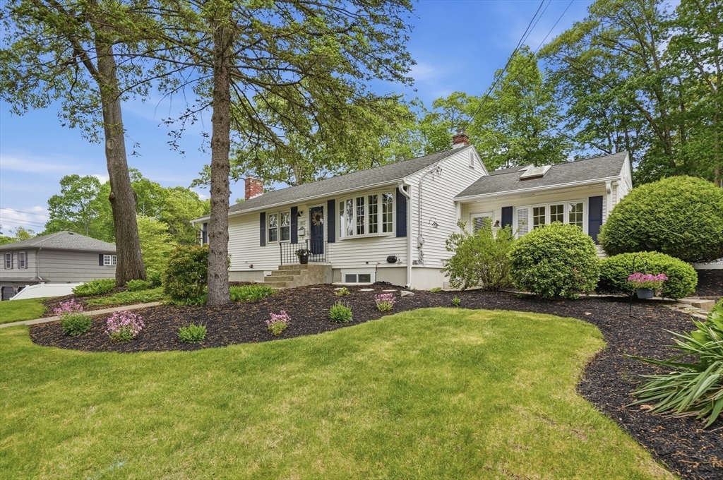 35 Alpine St in Millbury