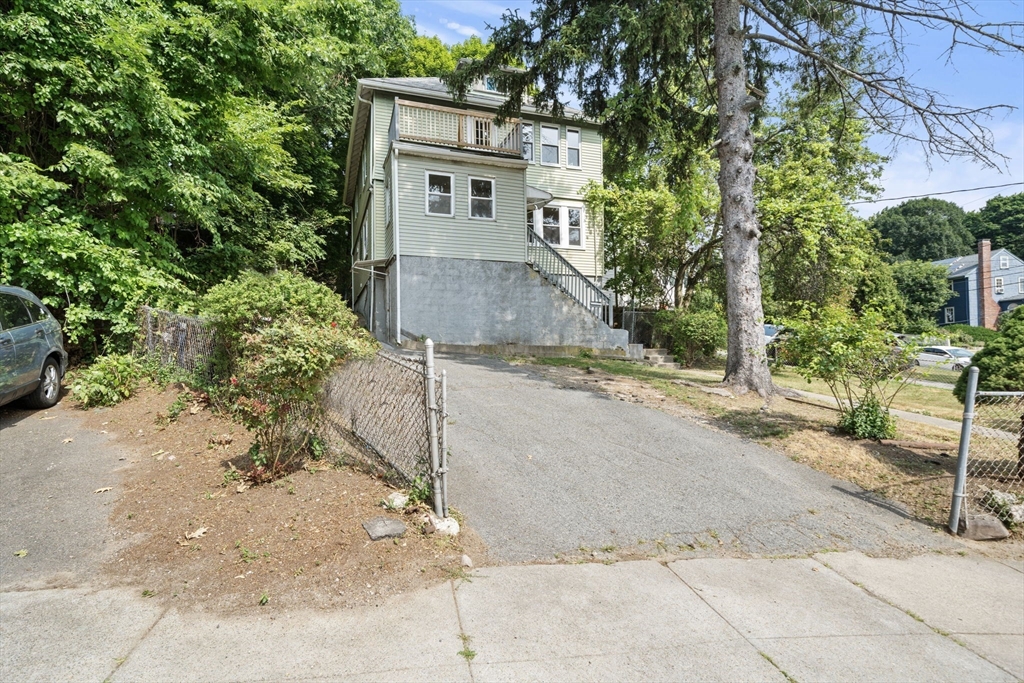391 Poplar St in Roslindale