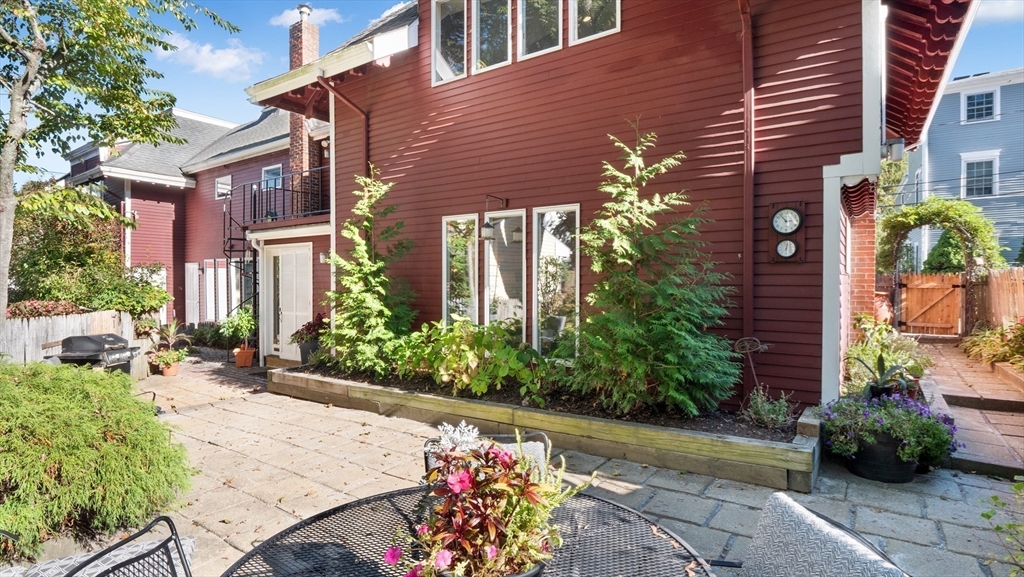 4 Coffin Court in Newburyport