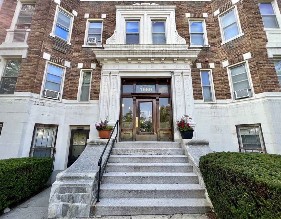 1669 Commonwealth Ave #3 in Brighton