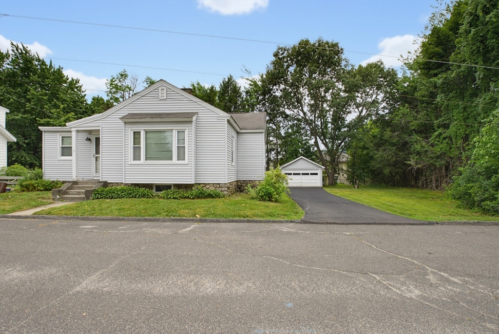 17 Reynolds St in Worcester