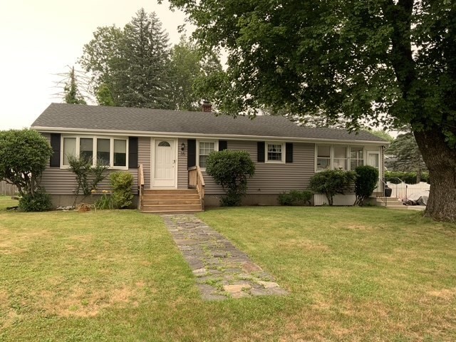 35 Airport Rd in North Grafton