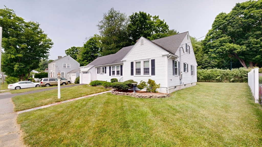6 Maple Circle in Shrewsbury