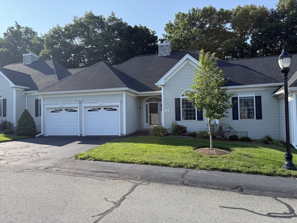 40 Holly Ln #40 in Dracut