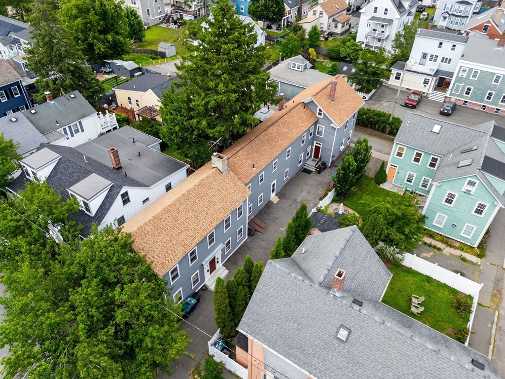 8 Saunders St in Salem