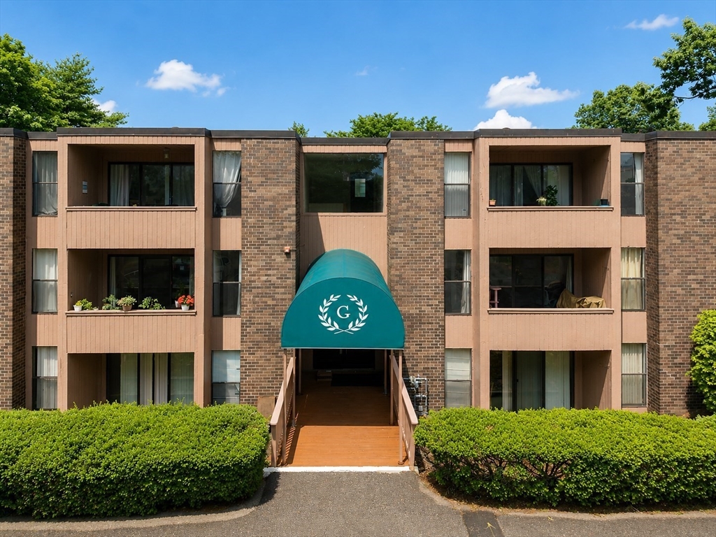 30 Shrewsbury Greens Dr #G in Shrewsbury