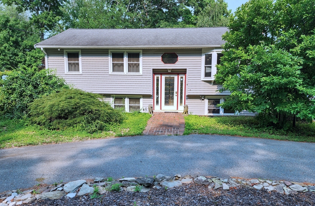 4 Amherst St in North Billerica