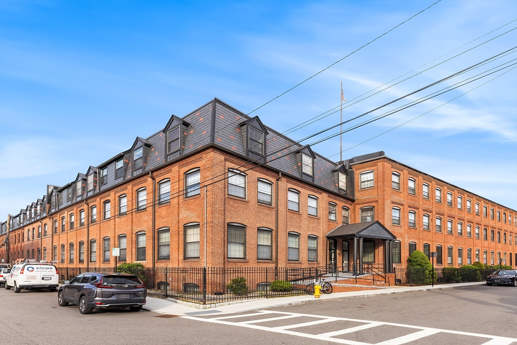 10 Weston Ave #112 in Quincy