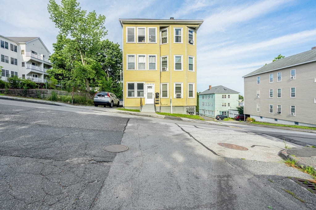 42 Adams St in Worcester