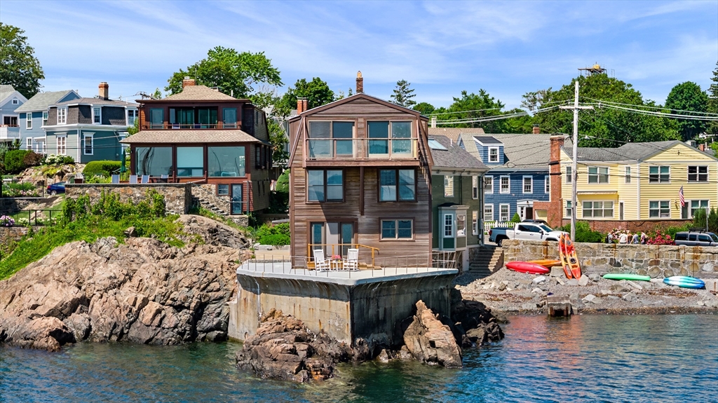 137R Front in Marblehead