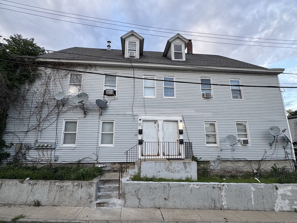 22-24 Floyd St in Lowell
