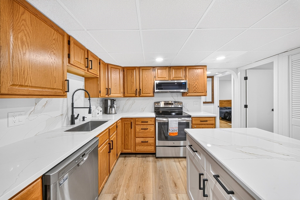 11 Shadowbrook Ln #22 in Milford
